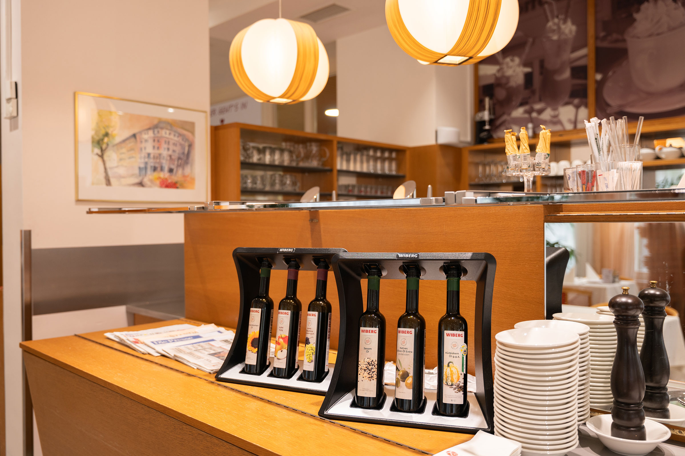 Gemütliches Interieur der Konditorei am Kurpark mit Kaffeebar